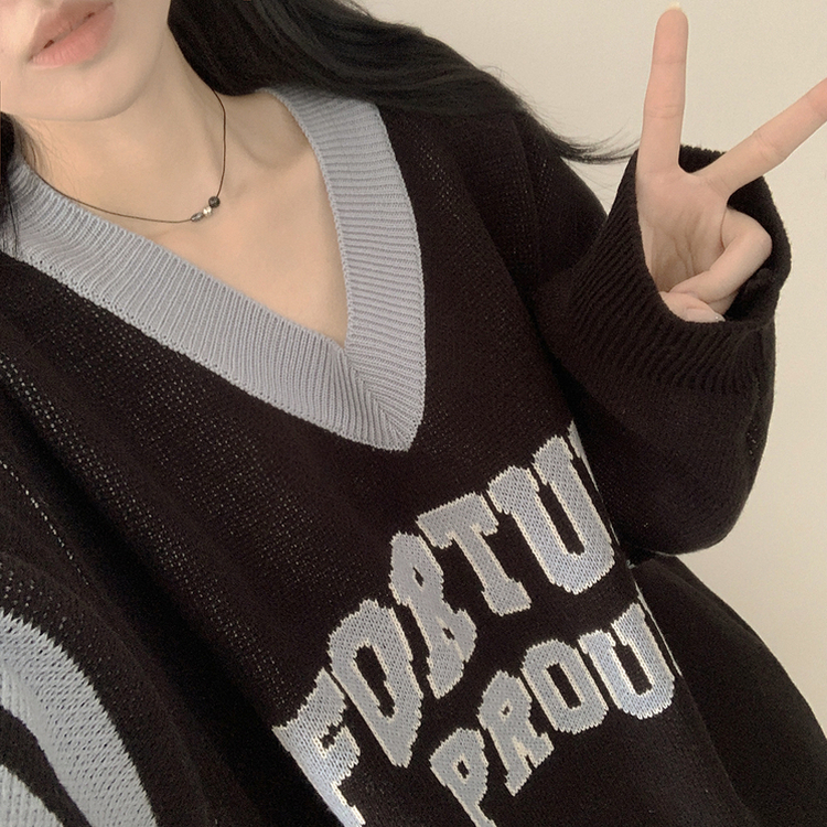 Vネックレタリングニット BLACK