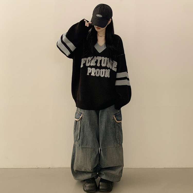 Vネックレタリングニット BLACK