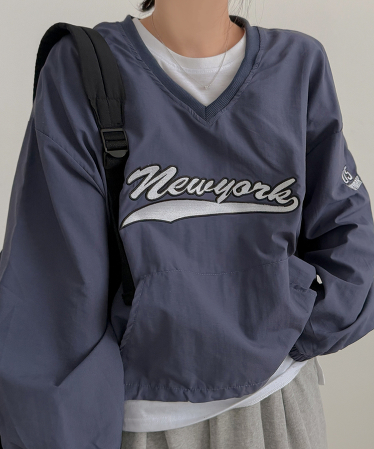 ニューヨーク刺繍Vネックトレーナー NAVY