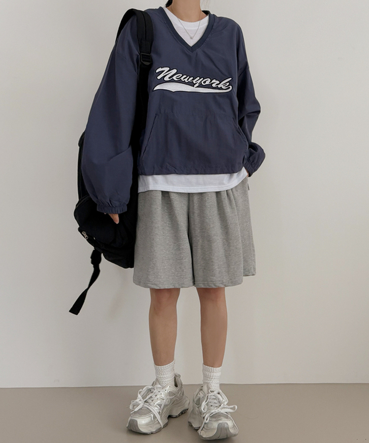 ニューヨーク刺繍Vネックトレーナー NAVY