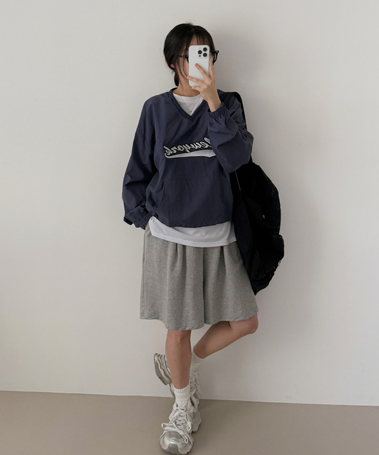 ニューヨーク刺繍Vネックトレーナー NAVY