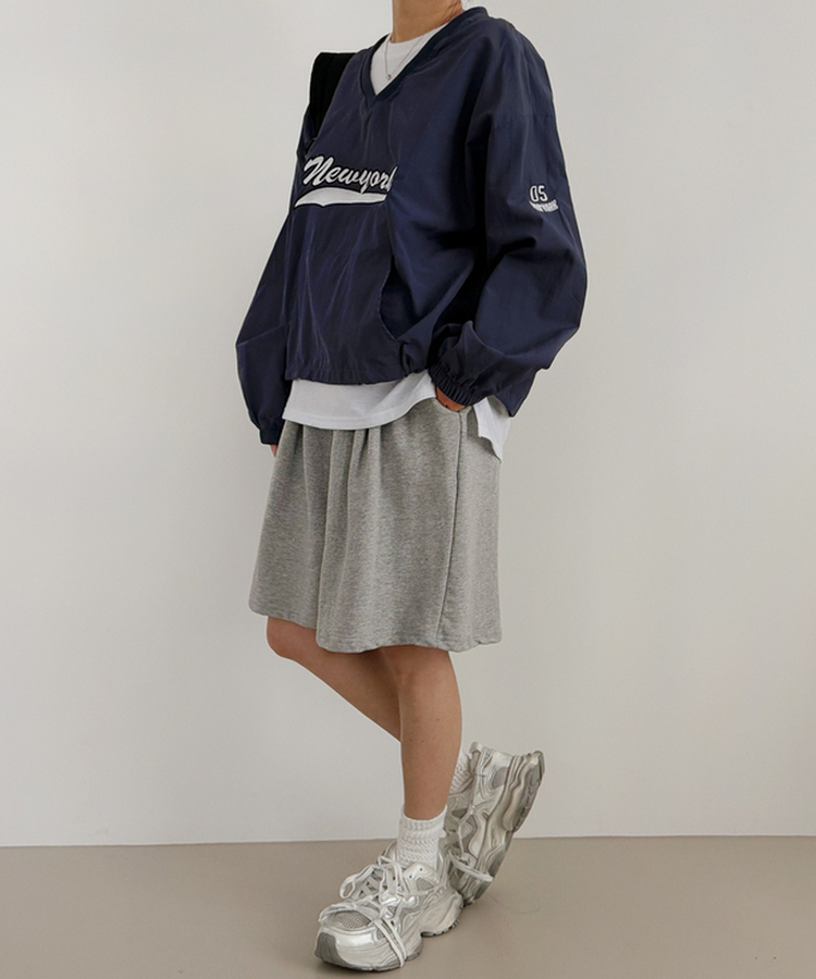 ニューヨーク刺繍Vネックトレーナー NAVY