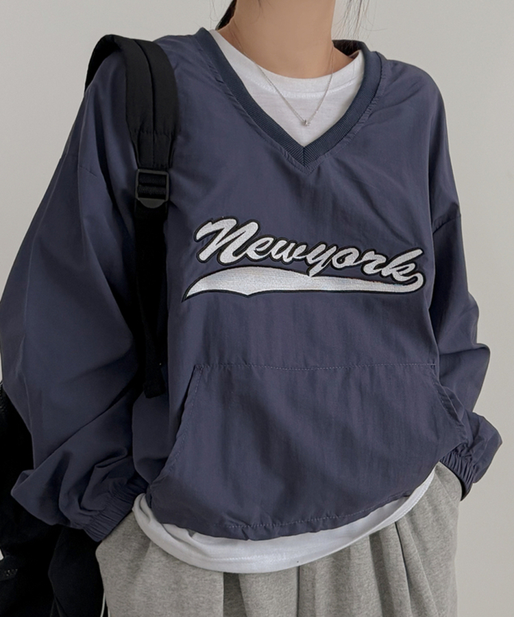 ニューヨーク刺繍Vネックトレーナー NAVY