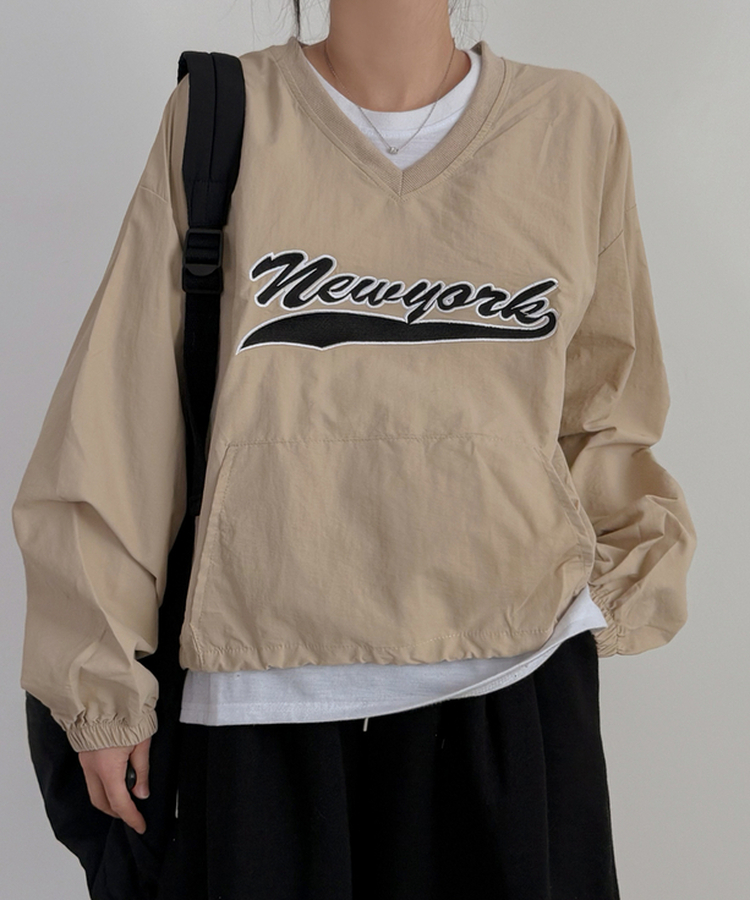 ニューヨーク刺繍Vネックトレーナー BEIGE
