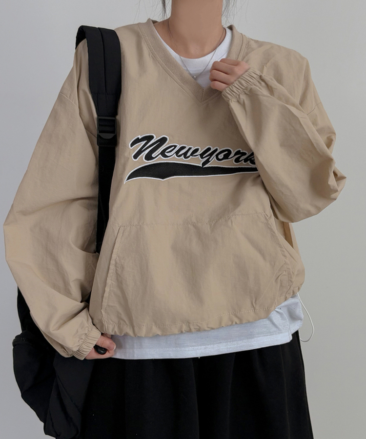 ニューヨーク刺繍Vネックトレーナー BEIGE