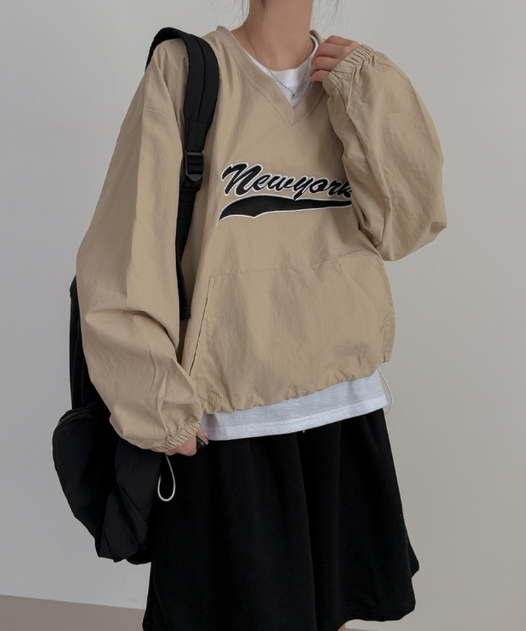 ニューヨーク刺繍Vネックトレーナー BEIGE