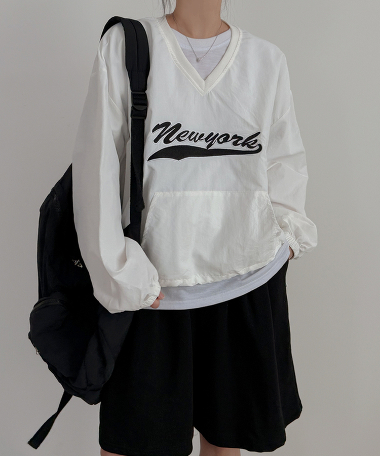 ニューヨーク刺繍Vネックトレーナー IVORY