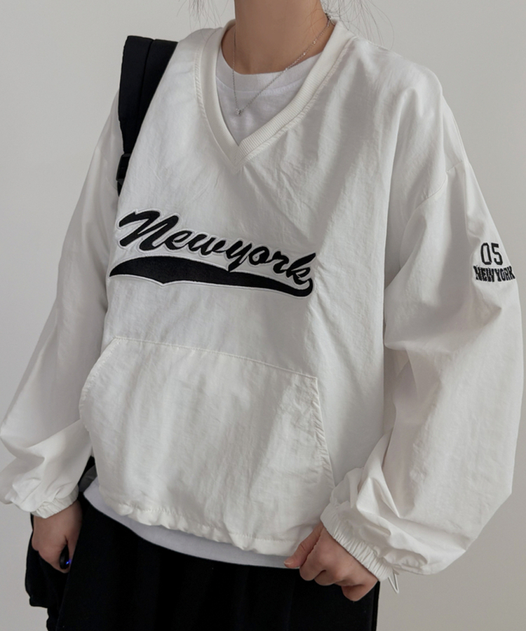 ニューヨーク刺繍Vネックトレーナー IVORY