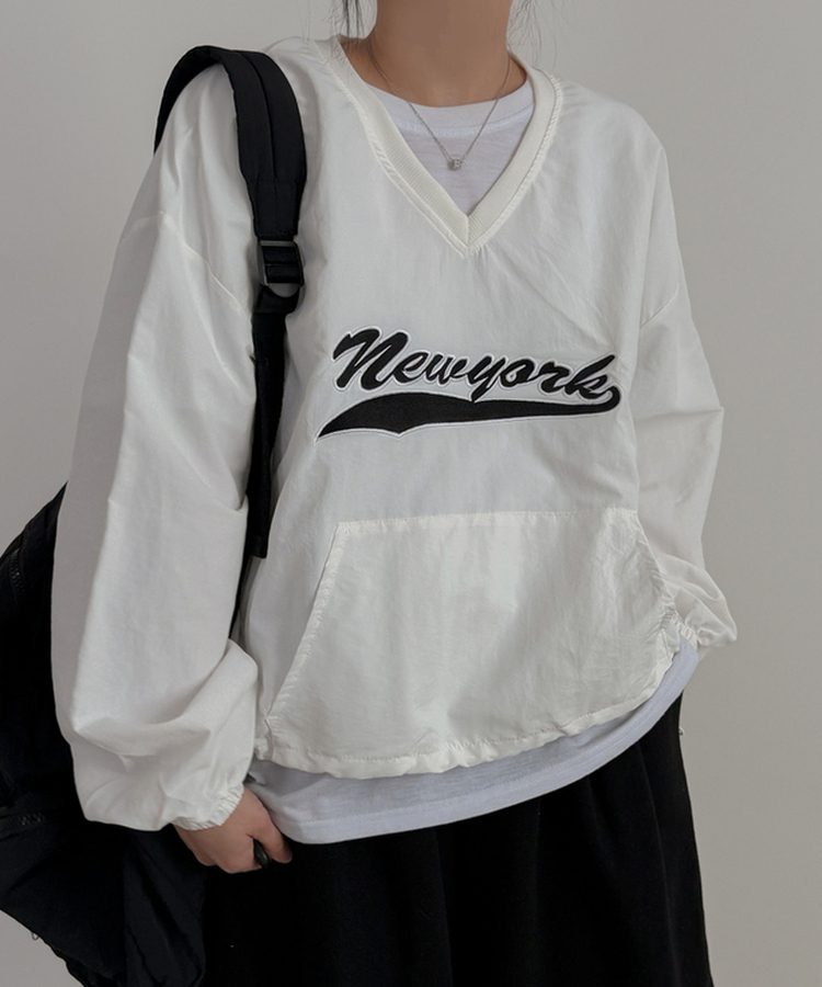 ニューヨーク刺繍Vネックトレーナー IVORY