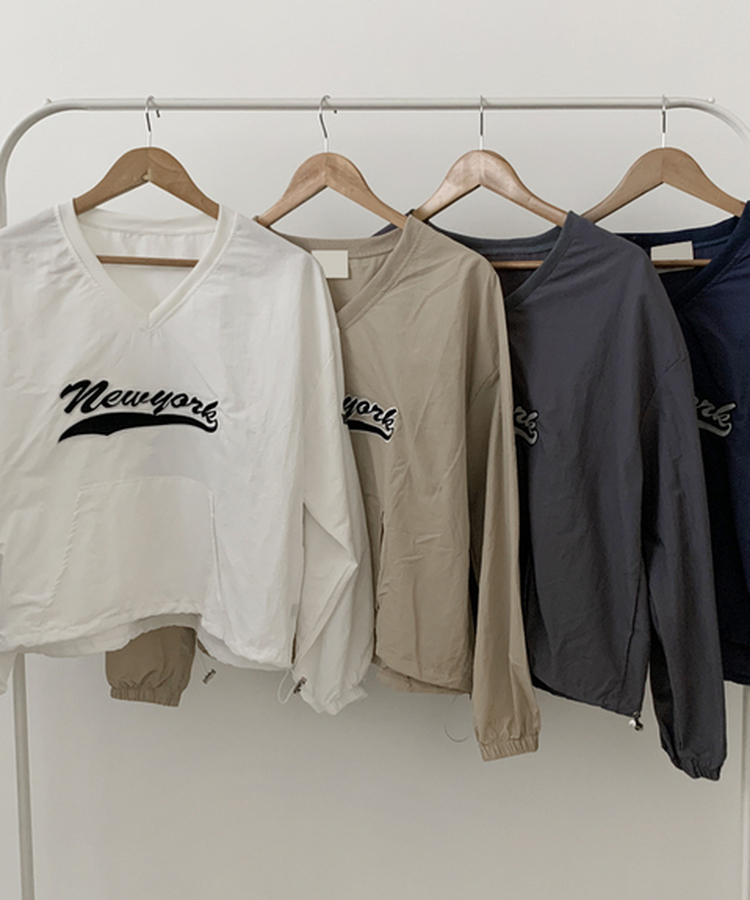 ニューヨーク刺繍Vネックトレーナー