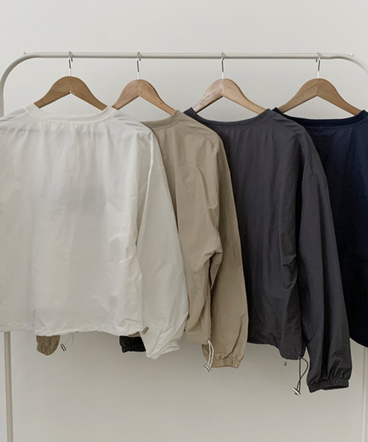 ニューヨーク刺繍Vネックトレーナー