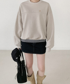 ラウンドスリットペンダントトレーナー LIGHT BEIGE