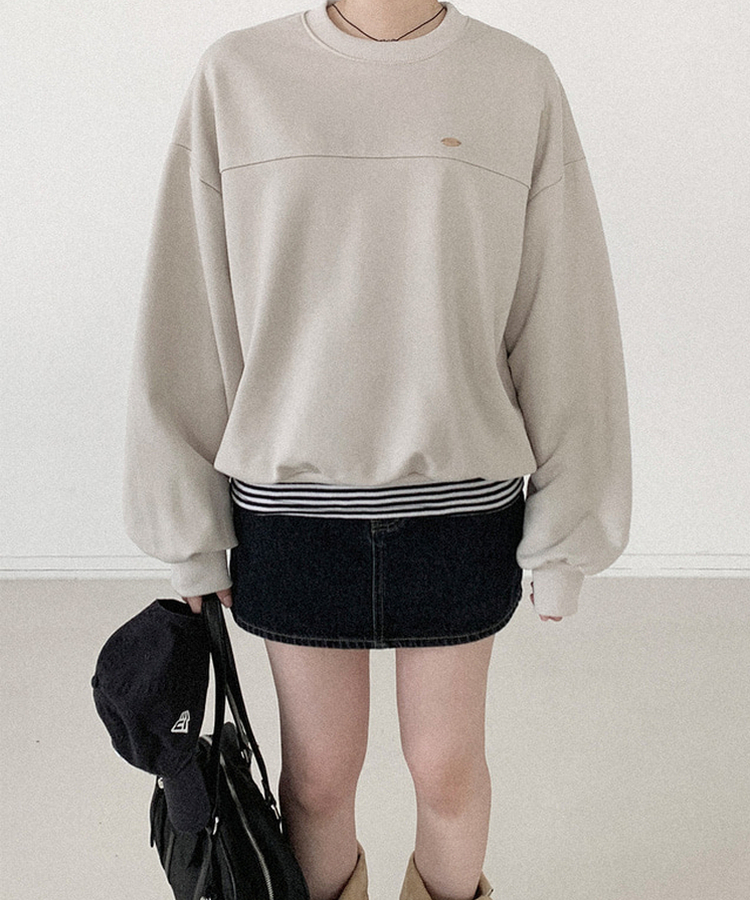 ラウンドスリットペンダントトレーナー LIGHT BEIGE