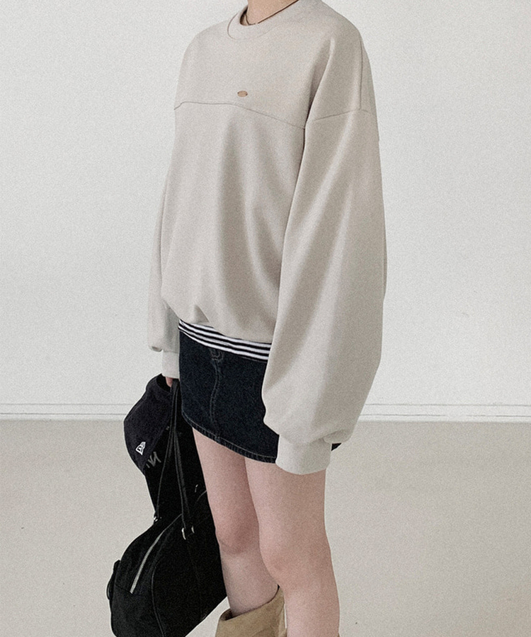 ラウンドスリットペンダントトレーナー LIGHT BEIGE