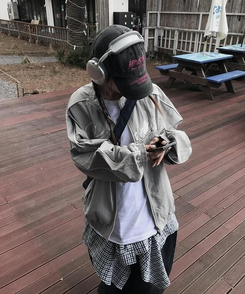 ジャンパー レタリングウィンドブレーカー GREY