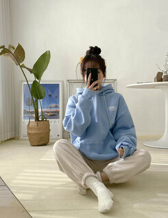 英文ポイントフードパーカー スカイブルー