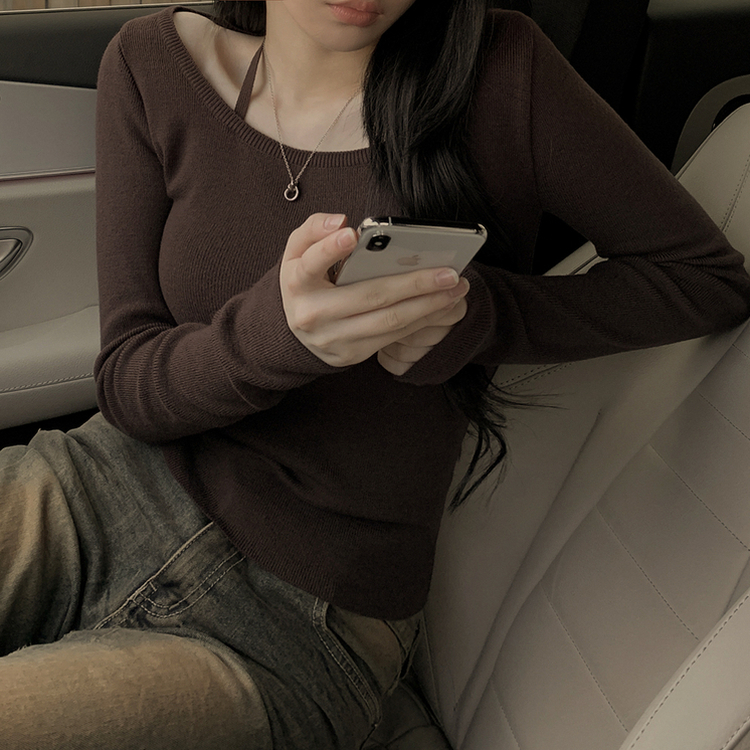 실크처럼 부드러운 홀터넥 리본 스트랩 끈 유넥 슬림핏 긴팔 니트 브라운