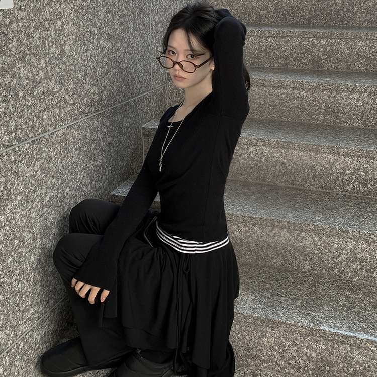 실크처럼 부드러운 홀터넥 리본 스트랩 끈 유넥 슬림핏 긴팔 니트 블랙