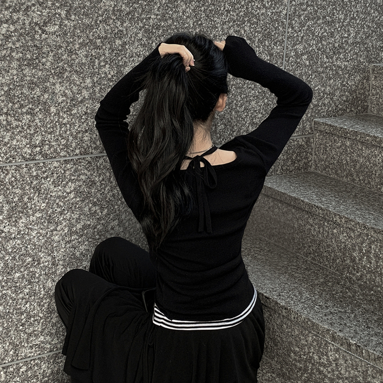 실크처럼 부드러운 홀터넥 리본 스트랩 끈 유넥 슬림핏 긴팔 니트 블랙