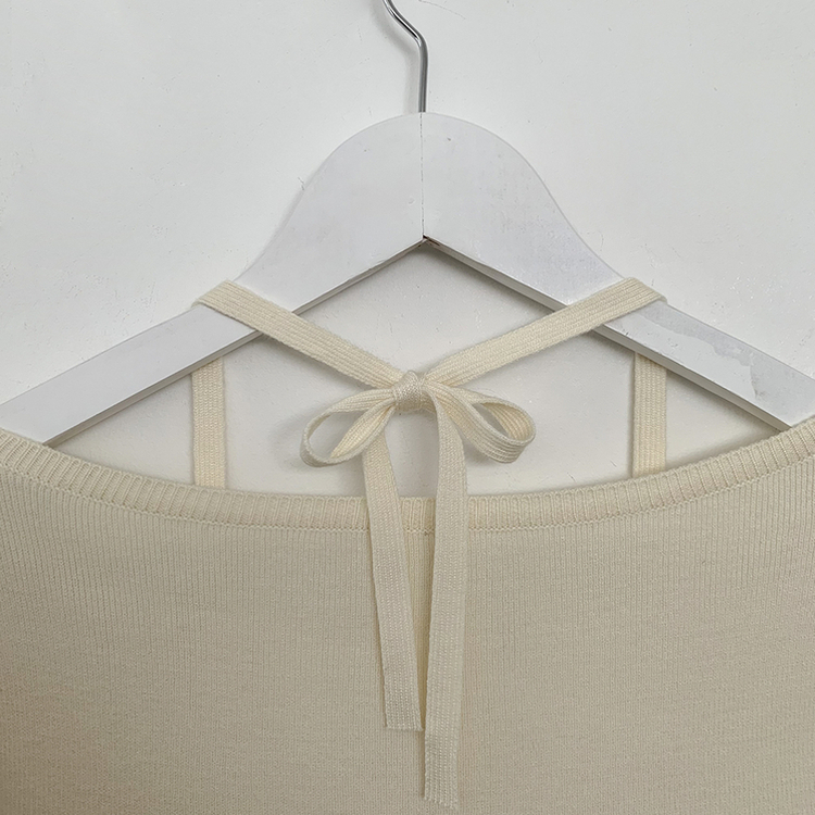 실크처럼 부드러운 홀터넥 리본 스트랩 끈 유넥 슬림핏 긴팔 니트