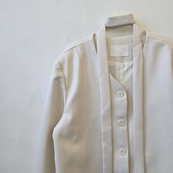 【マフラー付き】ボタンVネッククロップジャケット