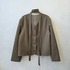 【マフラー付き】ボタンVネッククロップジャケット