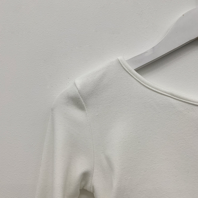 ワンオフショルダークロップ長袖Tシャツ