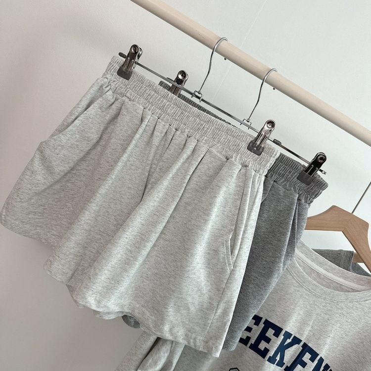 【SET】レタリングラウンド長袖Tシャツ ショートパンツ