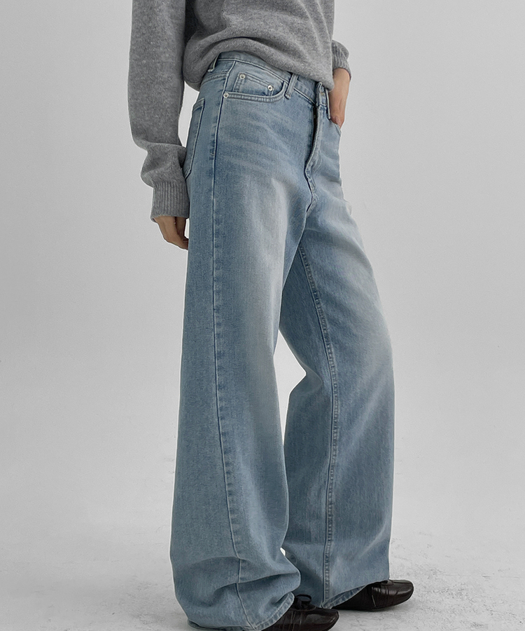 ストレートワイドデニムパンツ LIGHT BLUE