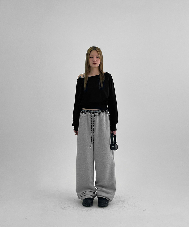 オフショルダースリットクロップトレーナー BLACK