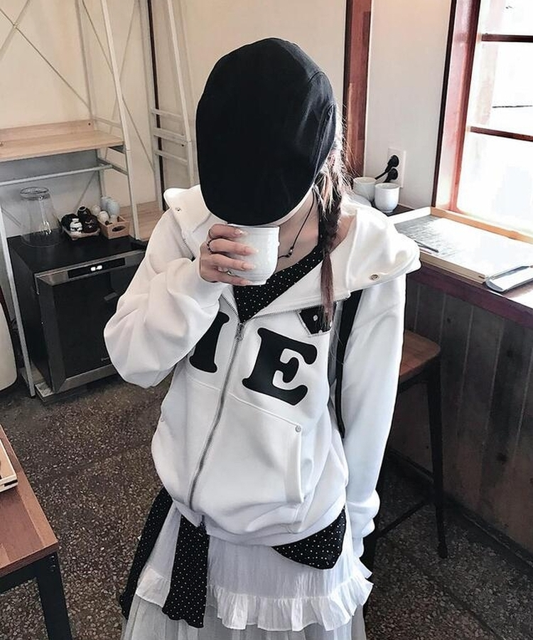 ワッペンフードジップアップ IVORY