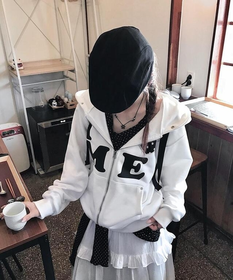 ワッペンフードジップアップ IVORY