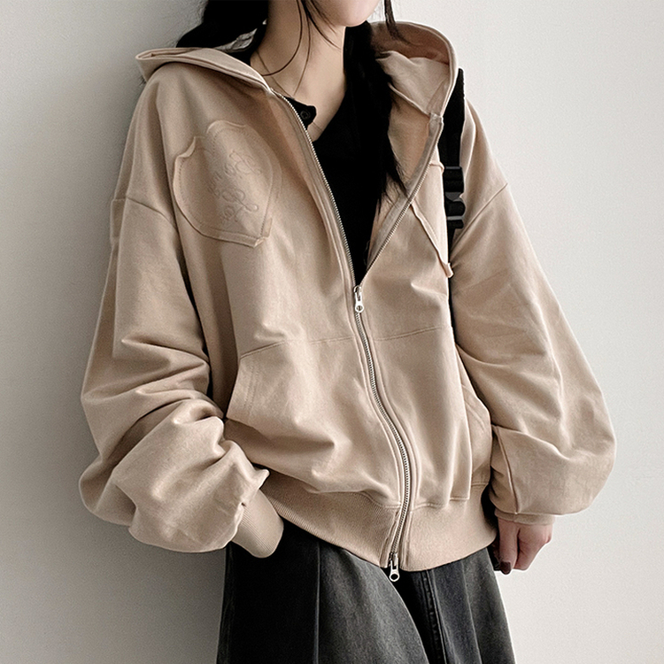 ハート刺繍フードジップアップ BEIGE