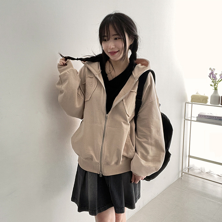 ハート刺繍フードジップアップ BEIGE