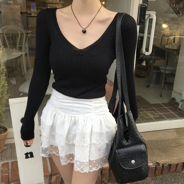 Vネックボリュームケーブルニット BLACK