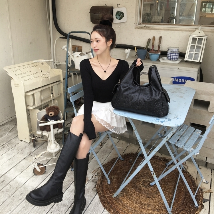 Vネックボリュームケーブルニット BLACK
