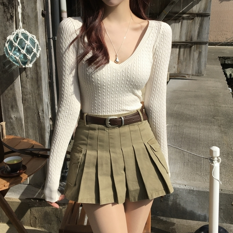 Vネックボリュームケーブルニット IVORY