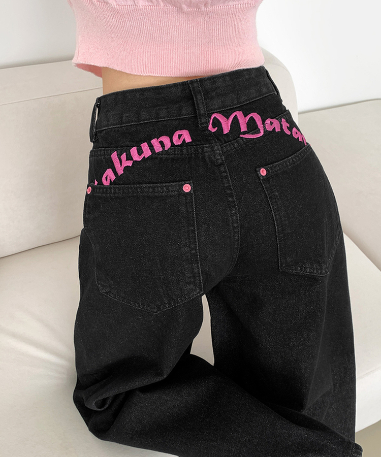 レタリング刺繍バルーンデニムパンツ BLACK DENIM
