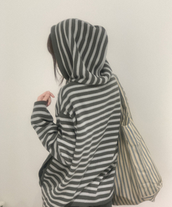 ストライプニットフードジップアップ CHARCOAL