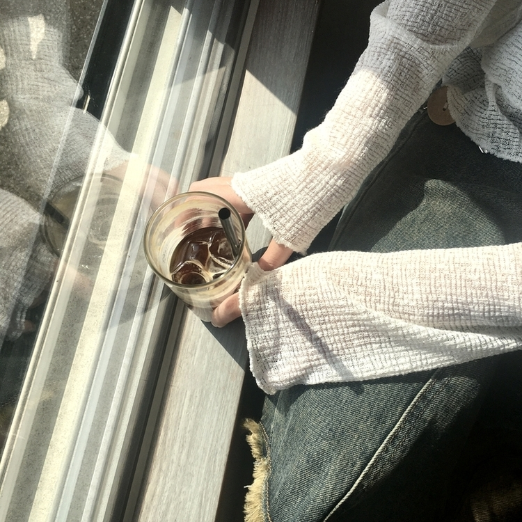 언발 프릴 나시 일체형 레이어드 긴팔 시스루 니트 베이지