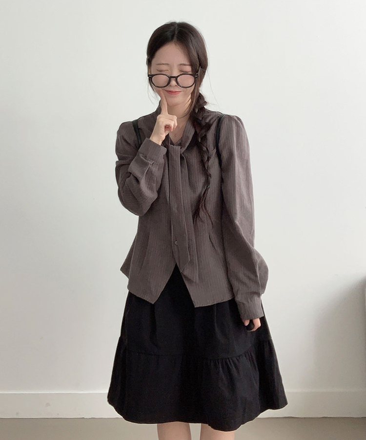 와튼 프론트 핀턱 포켓 코튼 플레어 밴딩 미디스커트 블랙