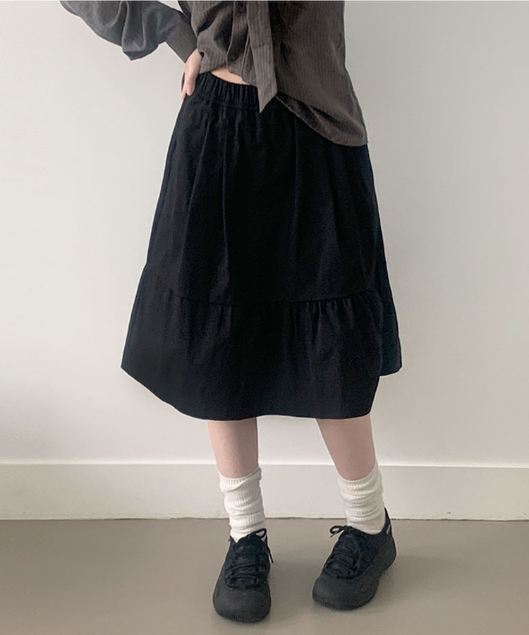 와튼 프론트 핀턱 포켓 코튼 플레어 밴딩 미디스커트 블랙