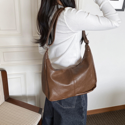 レザーショルダークロスバッグ BROWN