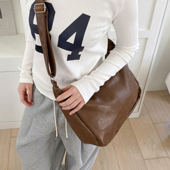 レザーショルダークロスバッグ BROWN