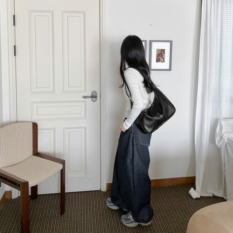 レザーショルダークロスバッグ BLACK