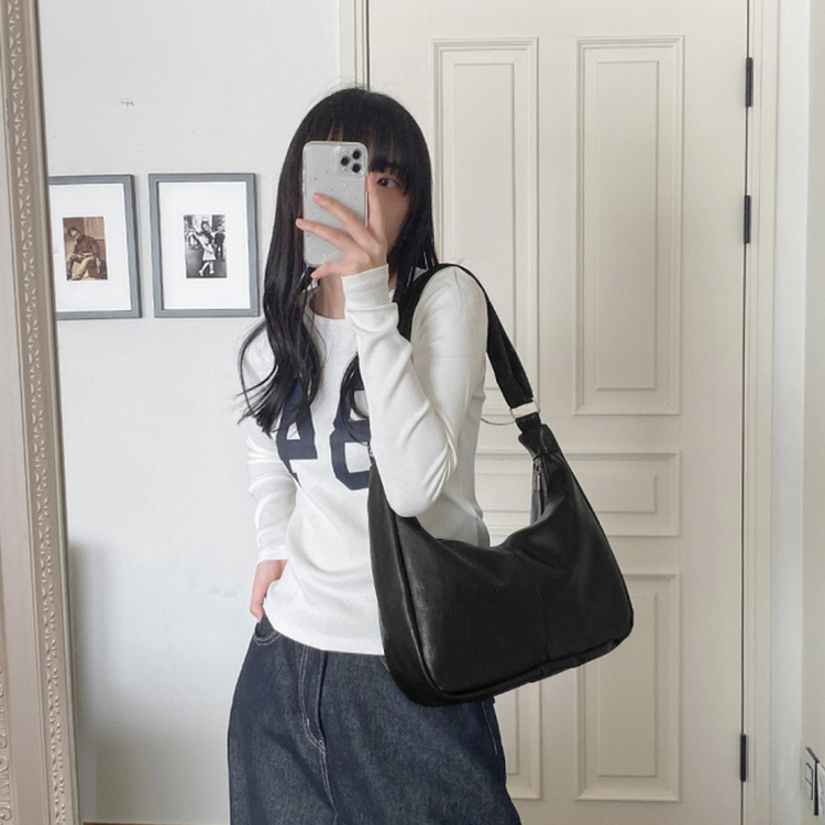 レザーショルダークロスバッグ BLACK