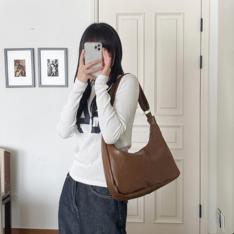 レザーショルダークロスバッグ BROWN