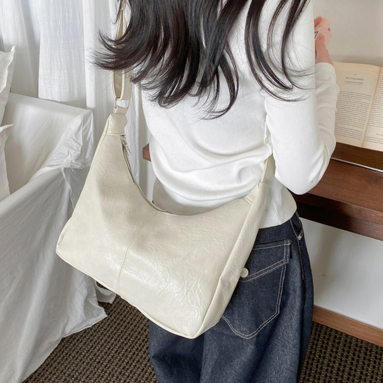 レザーショルダークロスバッグ IVORY
