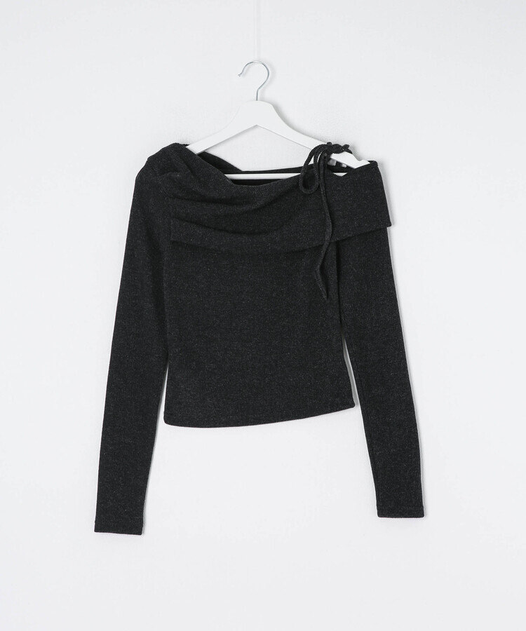 リボンオフショルダーTシャツ