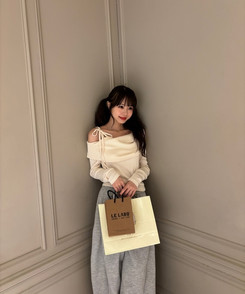 リボンオフショルダーTシャツ IVORY